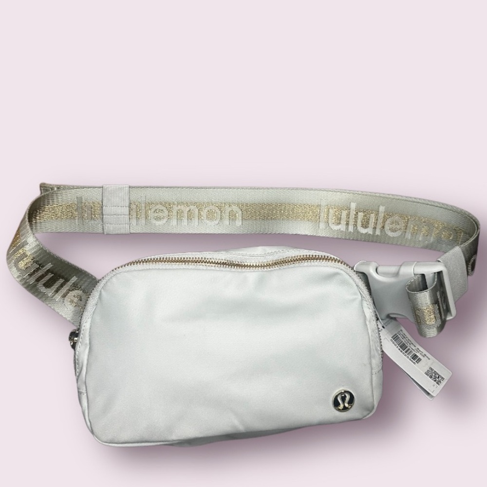 NWT limited edition RARE  lululemon everywhere belt bag
